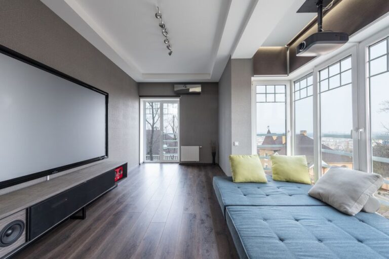 Gaming on Projectors: Tips for Choosing the Right Screen