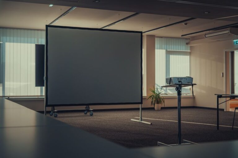 Projector Screens for Business Environments: Making the Right Choice