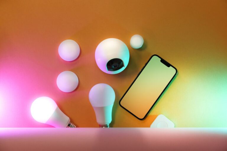 Smart Home Automation and Projector Screens: Enhancing Your Cinematic Experience