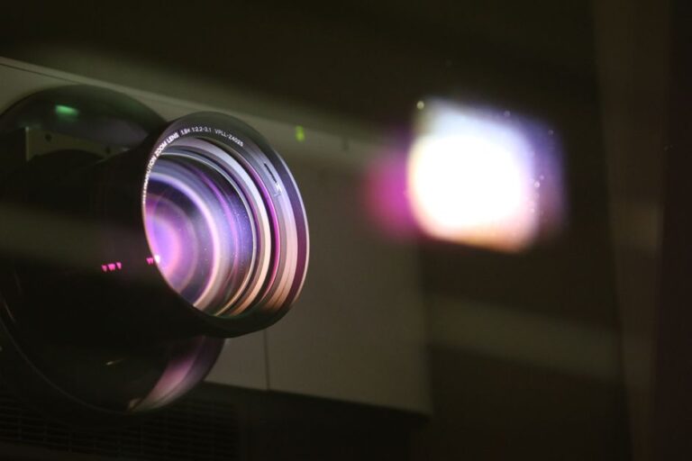 A Buyer’s Guide to 16:9 Projector Screens: Factors to Consider