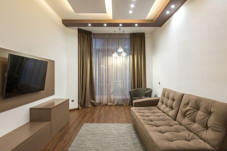 Projector Screen Mounting Height: Finding the Perfect Position for Your Room