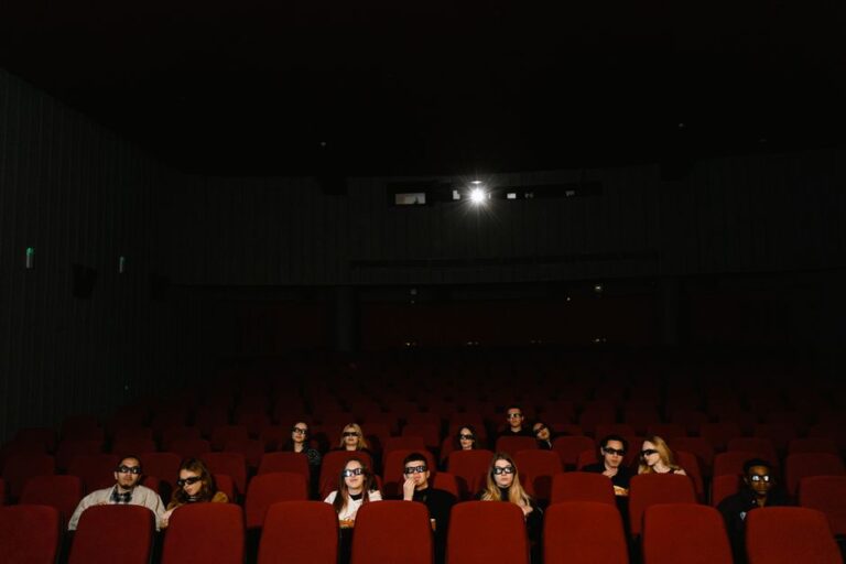 Why 120″ Electric Projector Screens Are Ideal for Your Home Cinema