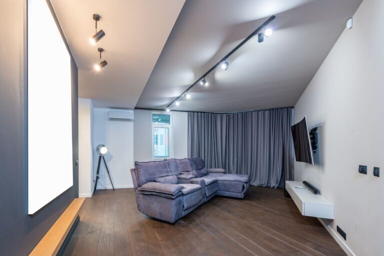 Ambient Light and Projector Screens: Maximizing Picture Quality in Your Home Cinema