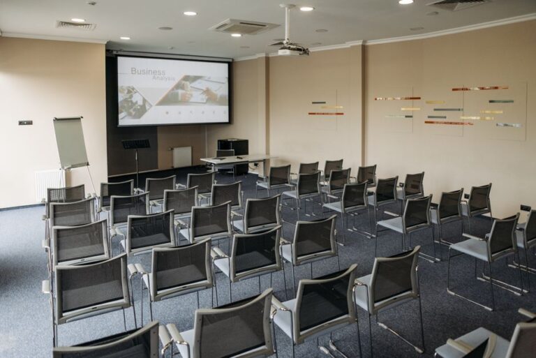 Projector Screen for Conference Rooms: Finding the Right Size for Your Needs