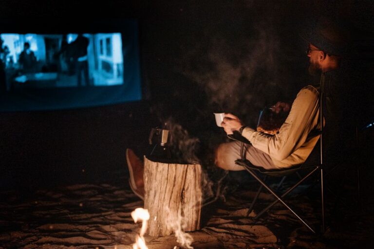 Gaming on Projectors: How to Choose the Right Projector Screen for a Superior Experience