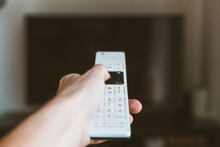 Voice-Controlled Projector Screens: Enhancing Your Smart Home with Seamless Integration