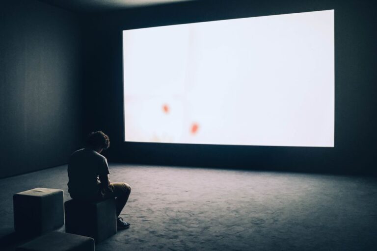 Projector Screens in Smart Homes: Elevating Your Digital Living Experience