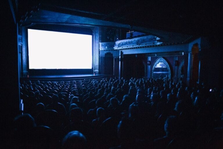 Your Home Cinema: How Projector Screen Size Affects the Viewing Experience