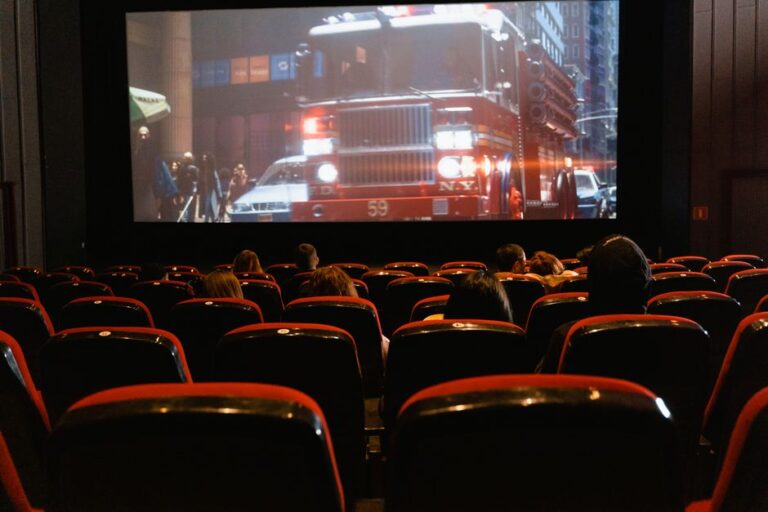 Choosing the Ideal Screen Size for Your Home Cinema Setup