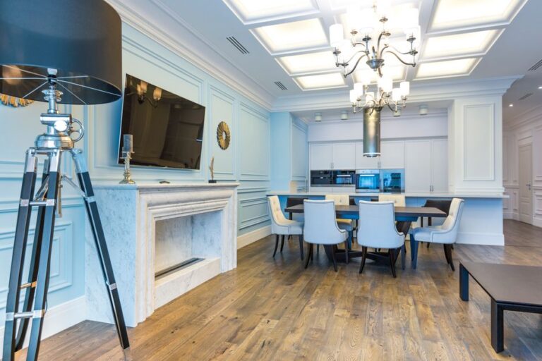 How to Choose the Right Height for Projector Screen Installation