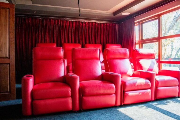 Your Ultimate Guide to Buying Projector Screens: A Focus on Value and Quality