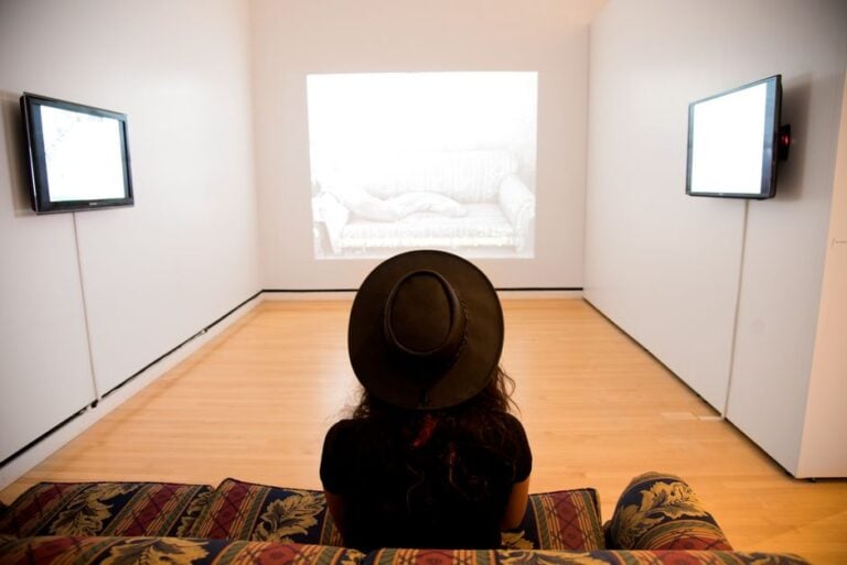 Projector Screen Installation: How to Avoid Common Pitfalls