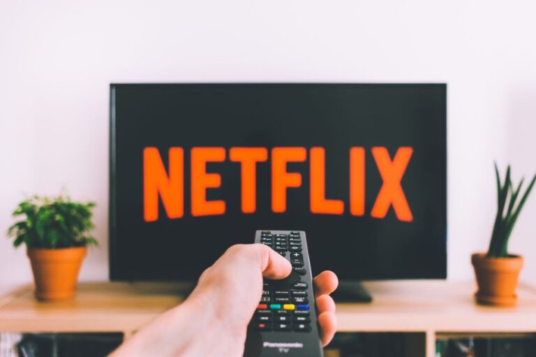 Maximize Viewing Experience: Optimal Projector Screen Placement