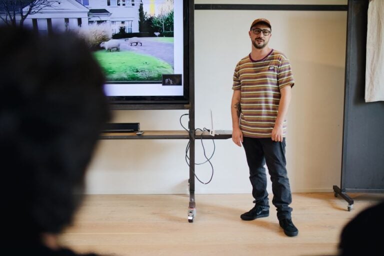 Projector Screen Mounting: DIY Tips for Hassle-Free Installation